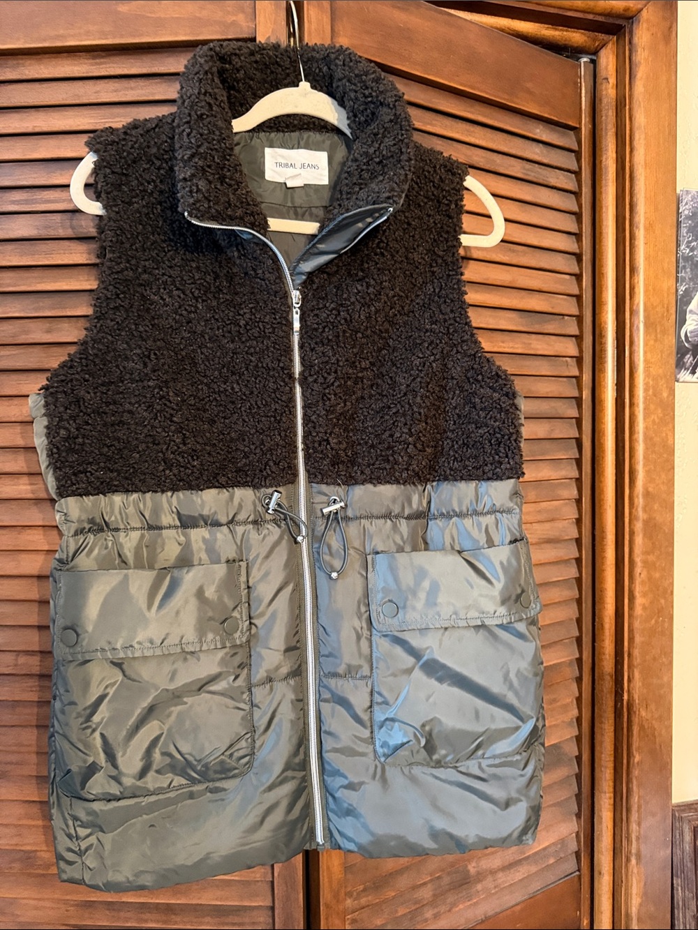 Women's Black Sherpa & Gray Puffer Vest
